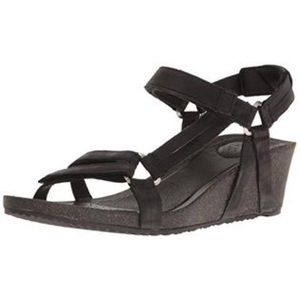 Teva Women's Ysidro Universal Wedge Heel Sandal size 10 Black